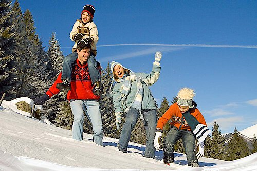 Familienspaß im Schnee im Bayerischen Wald